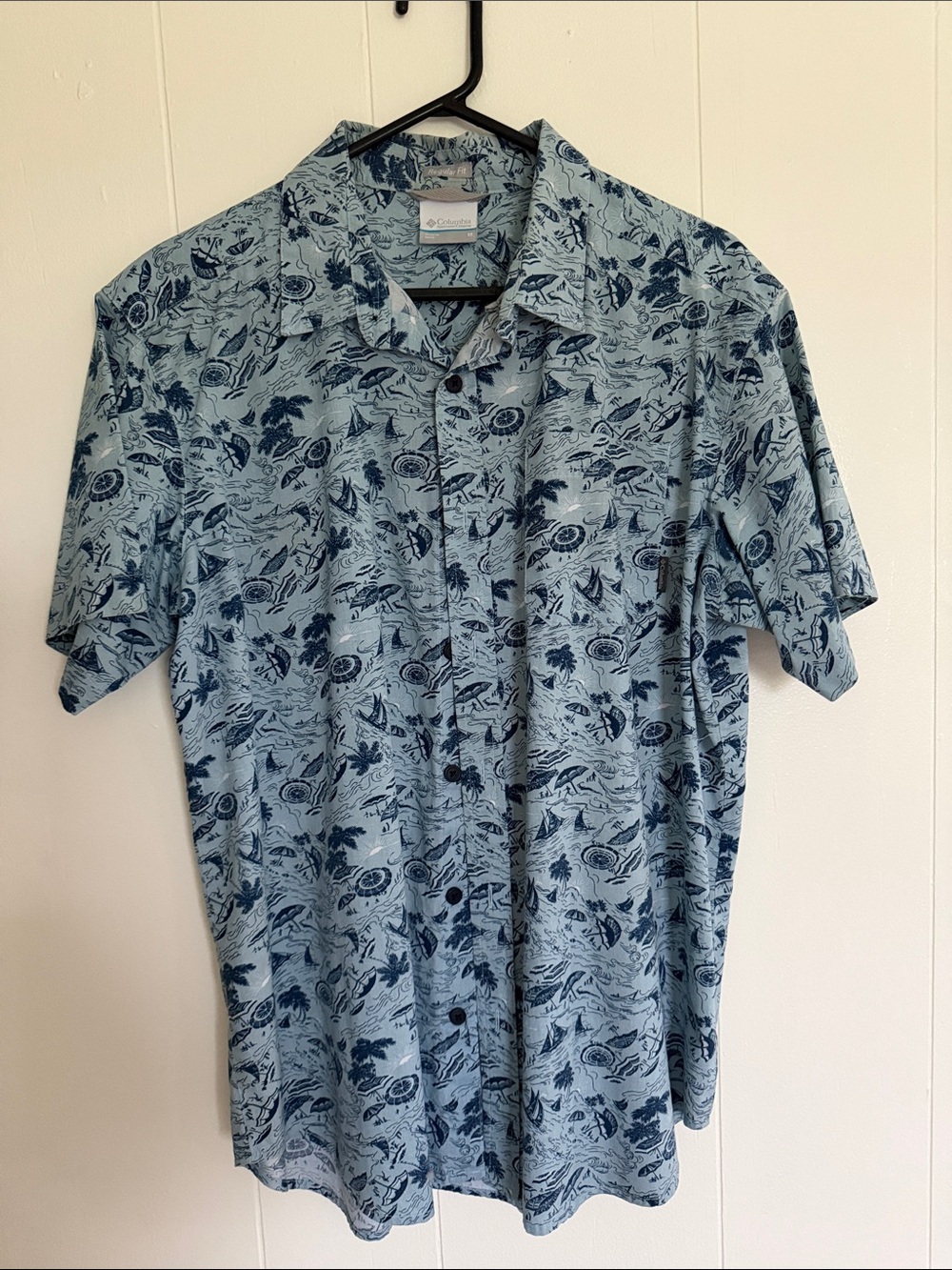 Columbia Men's Blue Short-Sleeve island print Button-Up Shirt